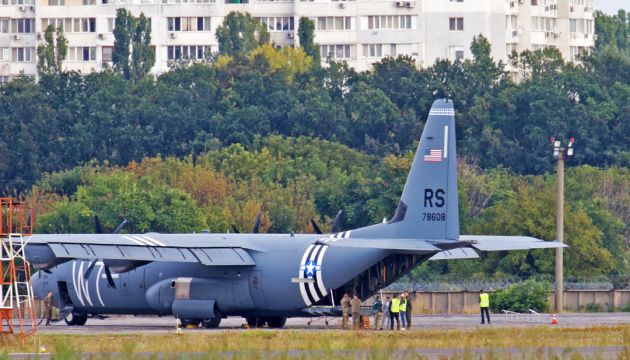 В Одесі екстрено сів літак ВПС США