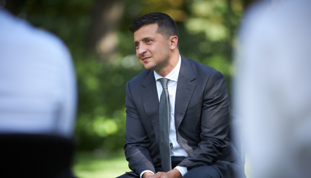 Zelensky les desea pronta recuperación de COVID-19 a Trump y su esposa 