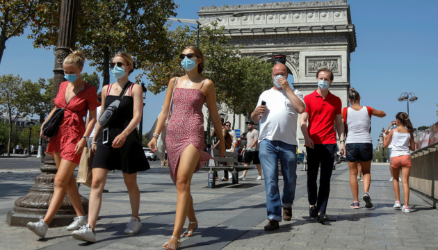 У Франції з 30 червня можуть скасувати носіння масок на відкритому просторі 