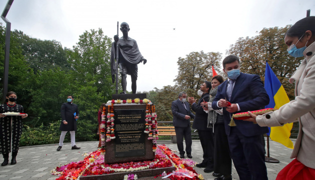 Monumento a Mahatma Gandhi inaugurado en Kyiv  