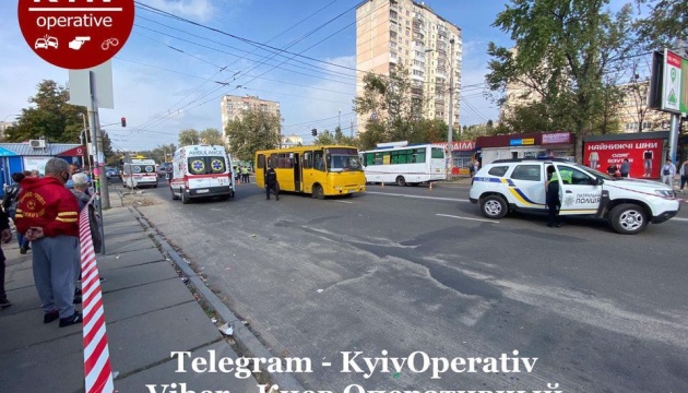 У Києві маршрутка на переході збила трьох пішоходів 
