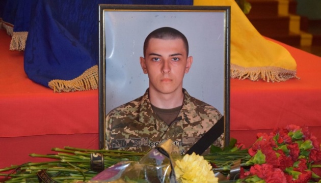 На Алеї Героїв у Старокостянтинові поховали курсанта, який загинув у катастрофі Ан-26