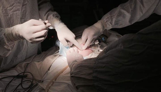 У львівському «Охматдиті» 8-місячній дитині вперше видалили легеню через невеликий розріз