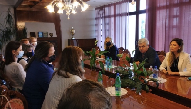 Dzheppar meets with Ukrainian community in Slovakia 