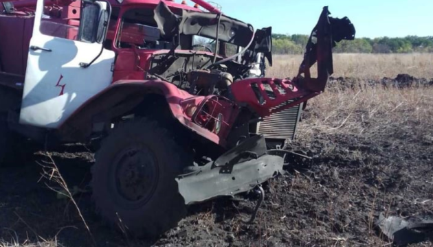 На Луганщині пожежний автомобіль підірвався на вибухівці, є поранені