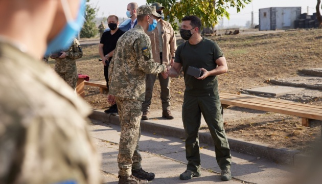 Zelensky se reúne con los militares en la zona de la OFC 