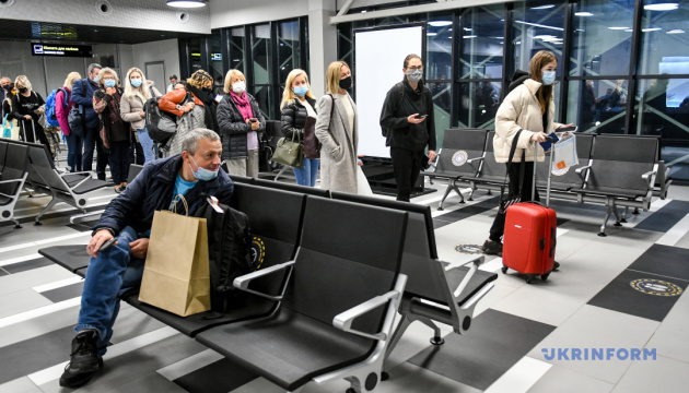 Пасажиропотік аеропортів України торік зменшився на 64%
