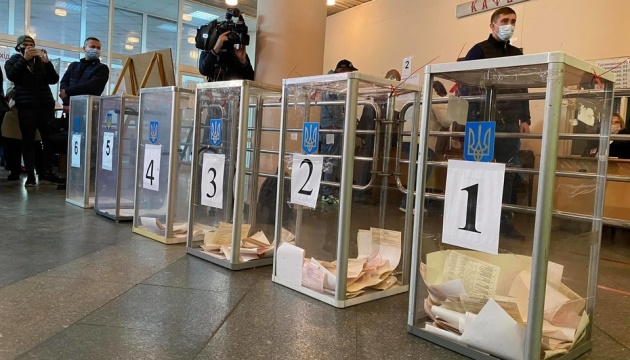 На виборах у Києві працюють 18 тисяч спостерігачів