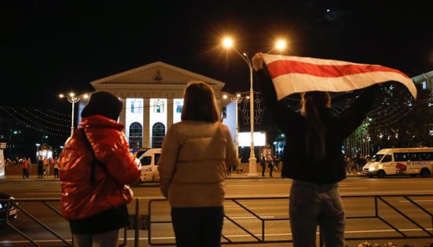 У Мінську - жорсткі затримання: силовики б'ють і заламують протестувальників