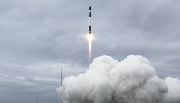Rocket Lab із другої спроби запустила ракету з 10 супутниками