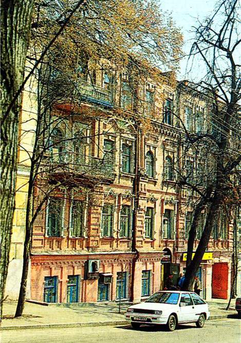 прибутновий будинок по вул. Гоголівській, 8, в якому у Києві мешкав Борис Грінченко