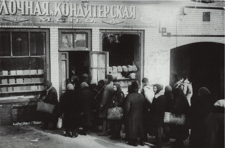 Черга за хлібом за картками. Москва, 1929 / Фото: Російський державний архів кіно- і фотодокументів
