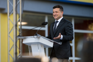 Zełenski złożył życzenia świąteczne wszystkim obwodom Ukrainy, a do Krymu zwrócił się po rosyjsku