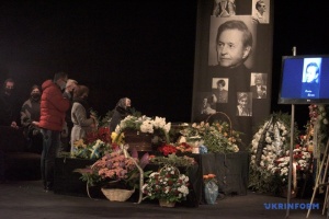 Despiden de Roman Viktiuk en Lviv