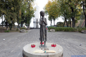 今日、ウクライナはホロドモール犠牲者追悼の日
