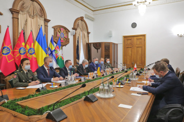 Defense minister, ICRC president discuss search for missing persons, demining in Donbas