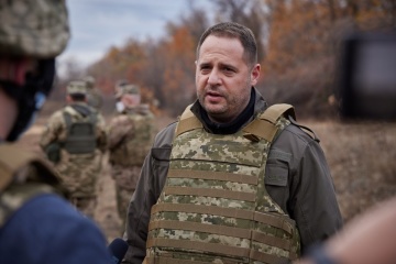 Чотири ділянки розведення і 19 місць розмінування – Єрмак каже, що почнуть у січні на Донбасі