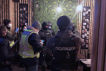 У центрі Києва накрили кілька «масажних салонів» з дівчатами та кокаїном