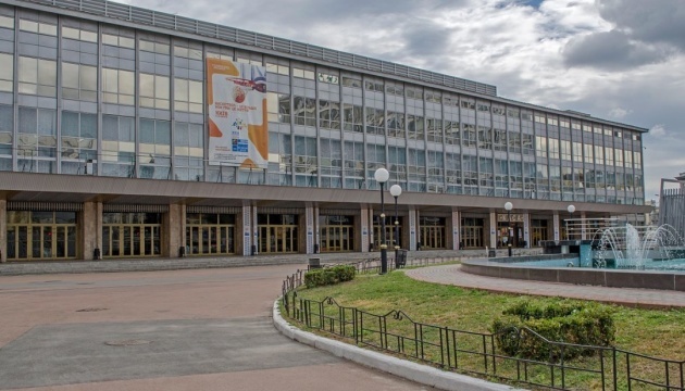 Le ministère de la Santé déploie un hôpital mobile au Palais des sports de Kyiv Le ministère de la Santé déploie un hôpital mobile au Palais des sports de Kyiv