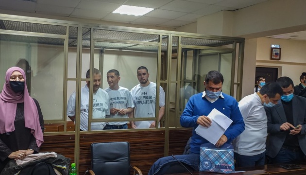 Российский суд дал трем крымским татарам от 12 до 17 лет тюрьмы