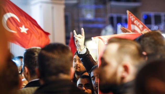 У Франції заборонили турецьку націоналістичну організацію
