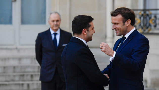 Zełenski i Macron omówili telefonicznie sytuację z formatem normandzkim i z Sądem Konstytucyjnym
