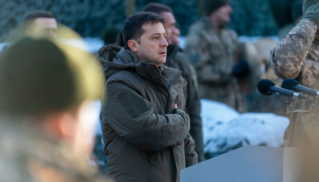 Zelensky arrives in Donbas to meet with military on front line