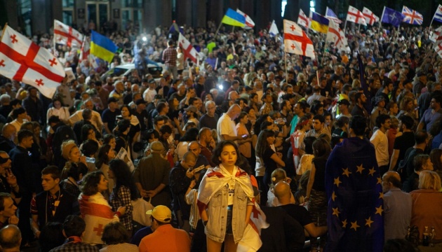 Зеленський подякував усім, хто на площах Грузії тримає український прапор