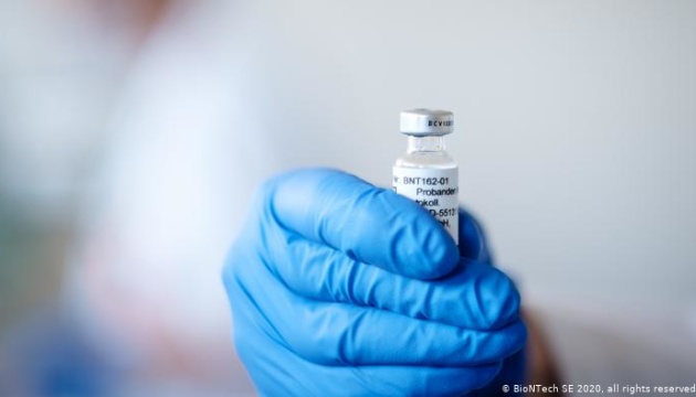 BioNTech і Pfizer підписали угоду на постачання ЄС вакцини від коронавірусу