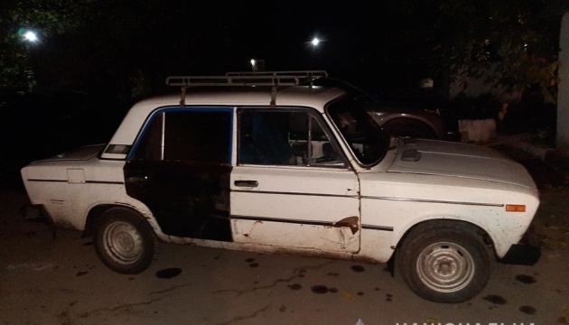 На Харківщині на території приватних угідь обстріляли авто, поранили жінку – поліція