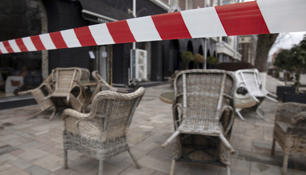 Коронавірус: Данія до кінця року закриває бари, ресторани і спортзали