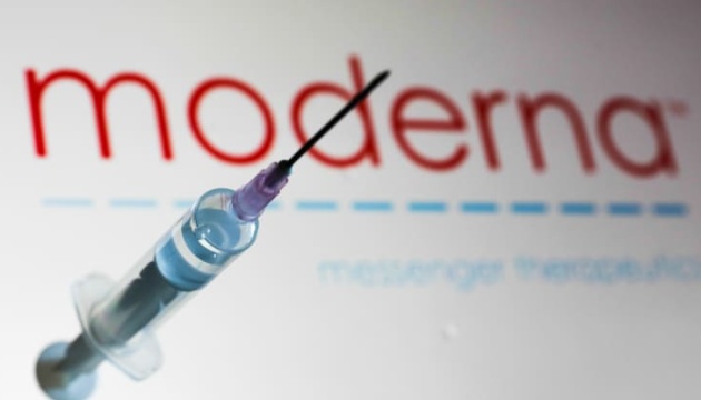 Єврокомісія підписала контракт на поставку ще 300 мільйонів доз вакцини Moderna
