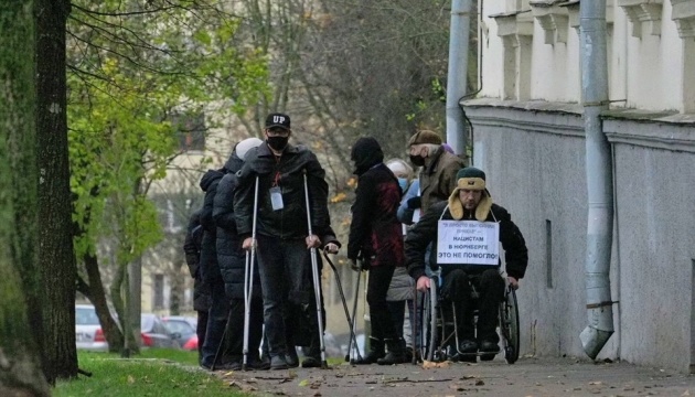 У Мінську люди з інвалідністю збираються на марш, їм перешкоджають силовики