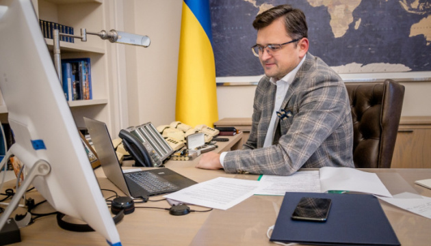 Kuleba invites UWC to take part in development of new policy towards Ukrainians abroad