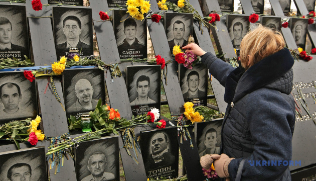 Пам'ятний дзвін уперше пролунав на алеї Героїв Небесної Сотні у Києві