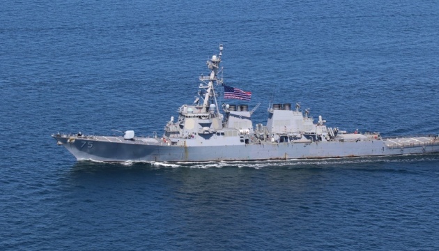 US-amerikanischer Zerstörer USS Donald Cook fährt in Richtung des Schwarzen Meeres