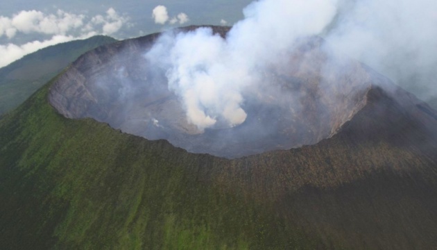 Las fuerzas de paz ucranianas aterrizan en el cráter de un volcán activo en el Congo 