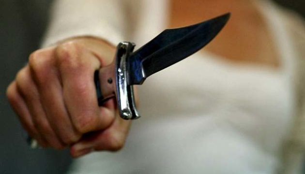 У Швейцарії жінка з ножем накинулась на відвідувачок торгового центру 