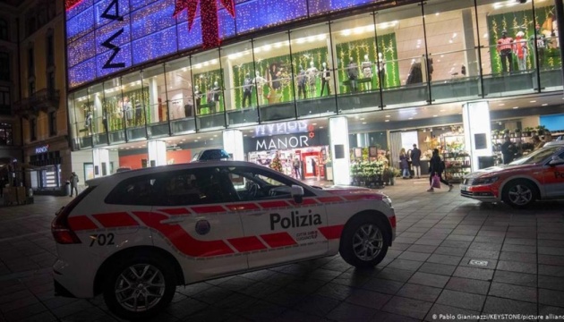 Жінка, яка напала на відвідувачок ТЦ у Швейцарії, мала зв'язки з ісламістами - поліція 