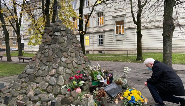 У Вільнюсі віддали шану пам’яті жертв Голодомору