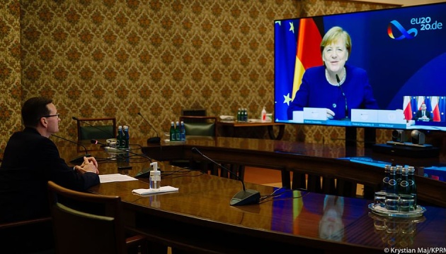 Моравецький – Меркель: Польща готова ветувати бюджет ЄС