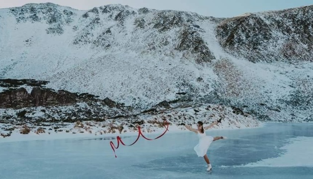 Українська інструкторка станцювала на ковзанах на замерзлому Бребенескулі