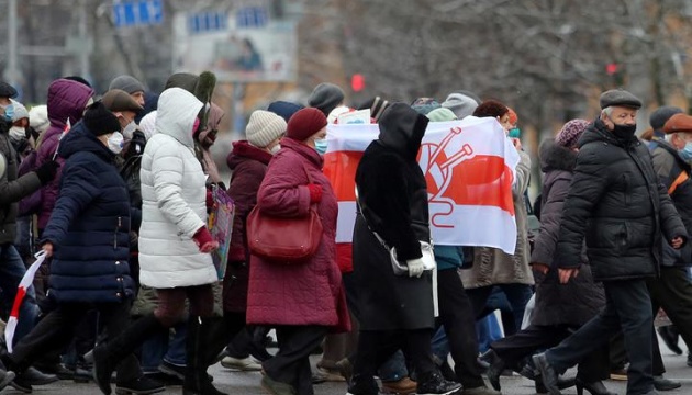 У Мінську пенсіонери вийшли на «Марш мудрості»
