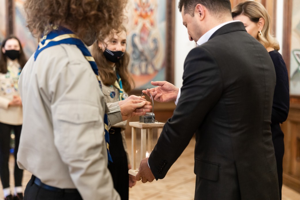 President and First Lady receive Peace Light of Bethlehem