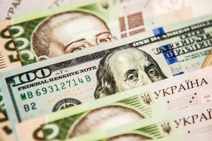 Доллар по 40: эксперт прогнозирует, что новый пакет финпомощи «уймет» курс