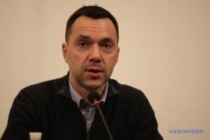 Каждая инициатива Украины относительно переговоров заставляет Кремль официально реагировать - Арестович