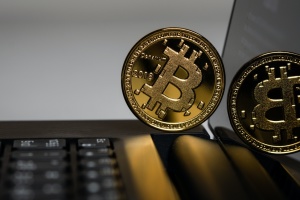 Біткойн зріс, перевищивши позначку в 90 000 доларів