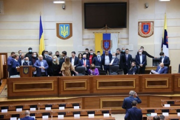 Представники ОПЗЖ та партії “За майбутнє” блокують відкриття сесії Одеської облради