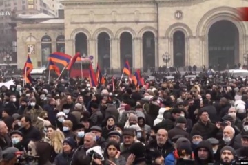 Оппозиция Армении объявила общенациональную забастовку