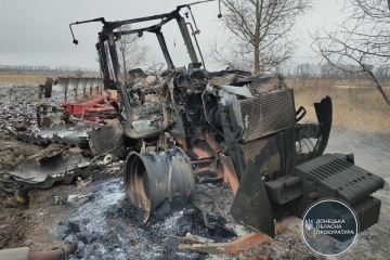 На Донеччині в полі підірвався трактор, водій – у лікарні
